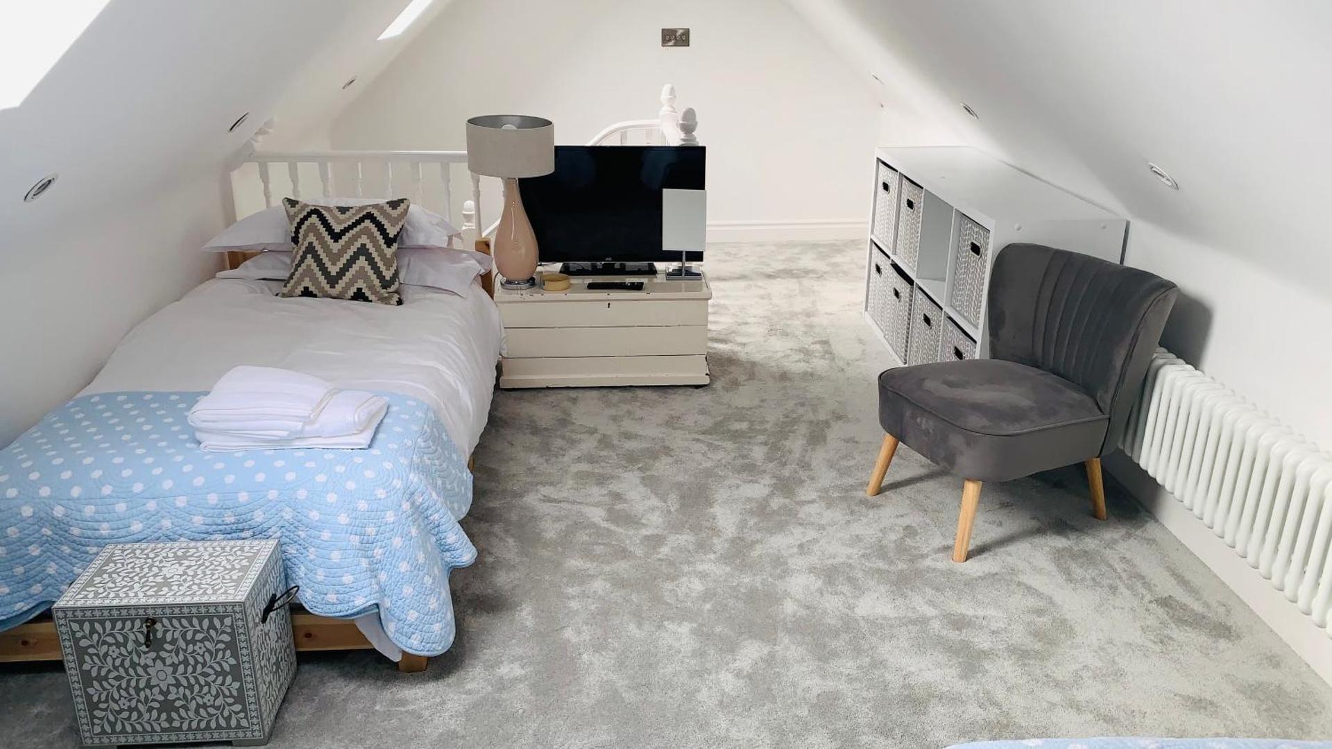 The Mews Cottage, with parking, Yarm