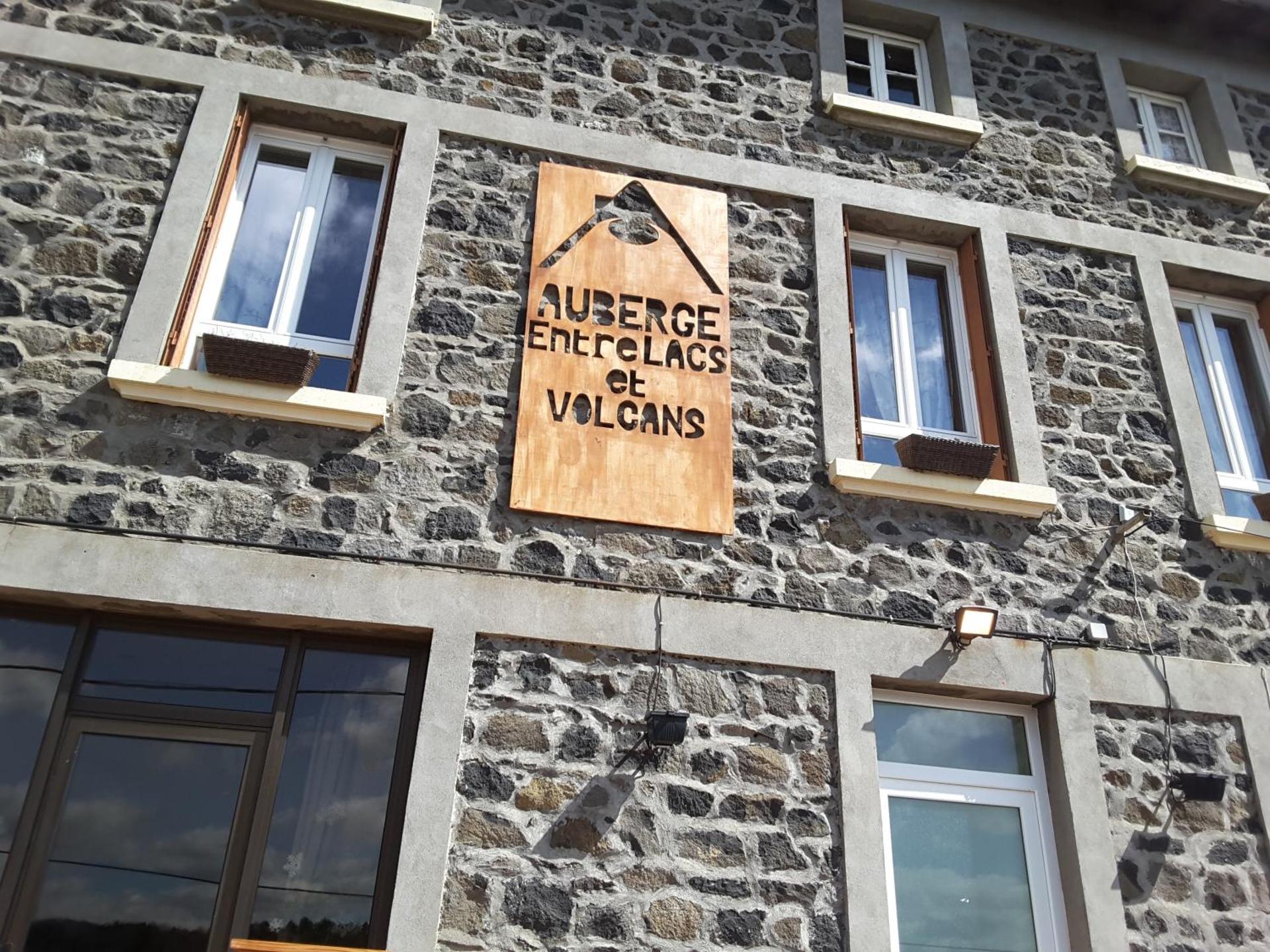 Entre Lacs et Volcans