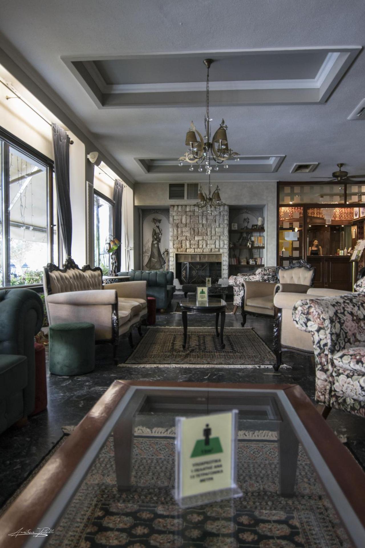 Communal lounge/ TV room