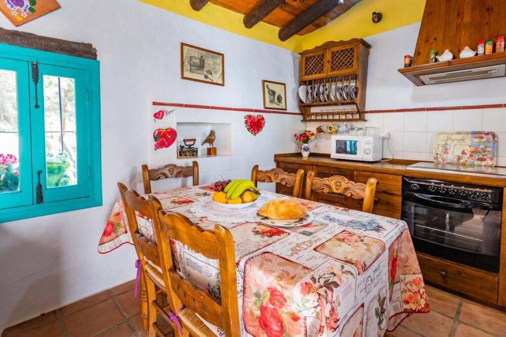 Casa Rosa, con encanto y piscina climatizada