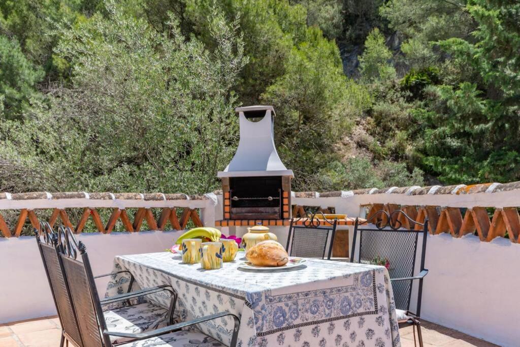 Casa Rosa, con encanto y piscina climatizada