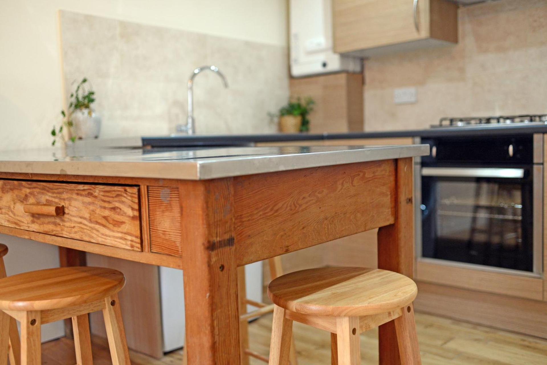 London's Central East End 2 Bedroom City Apartments