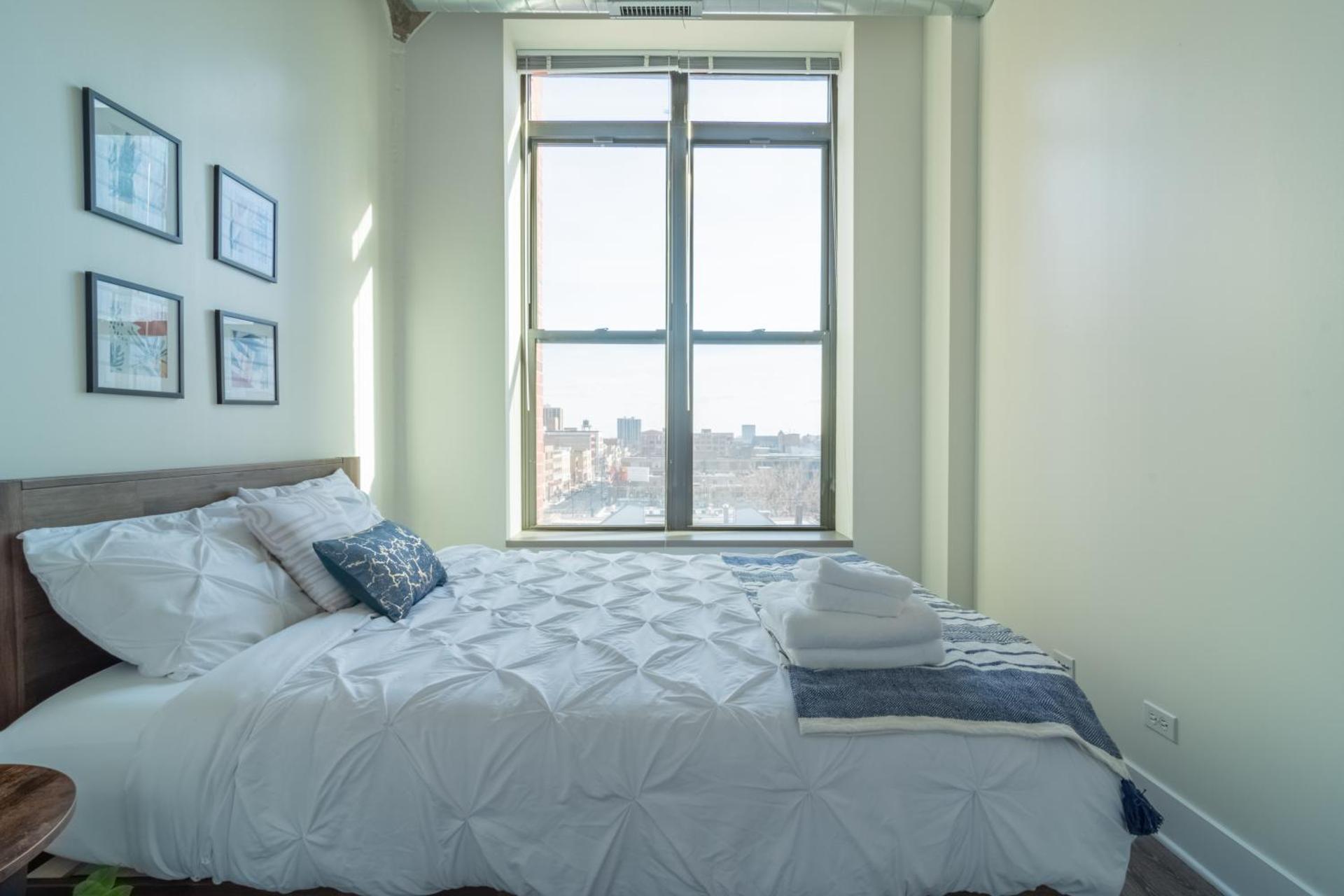 Convenient 2BR Suite in Prime Location with Gym Access & Optional Parking Near McCormick Place and Soldier Field