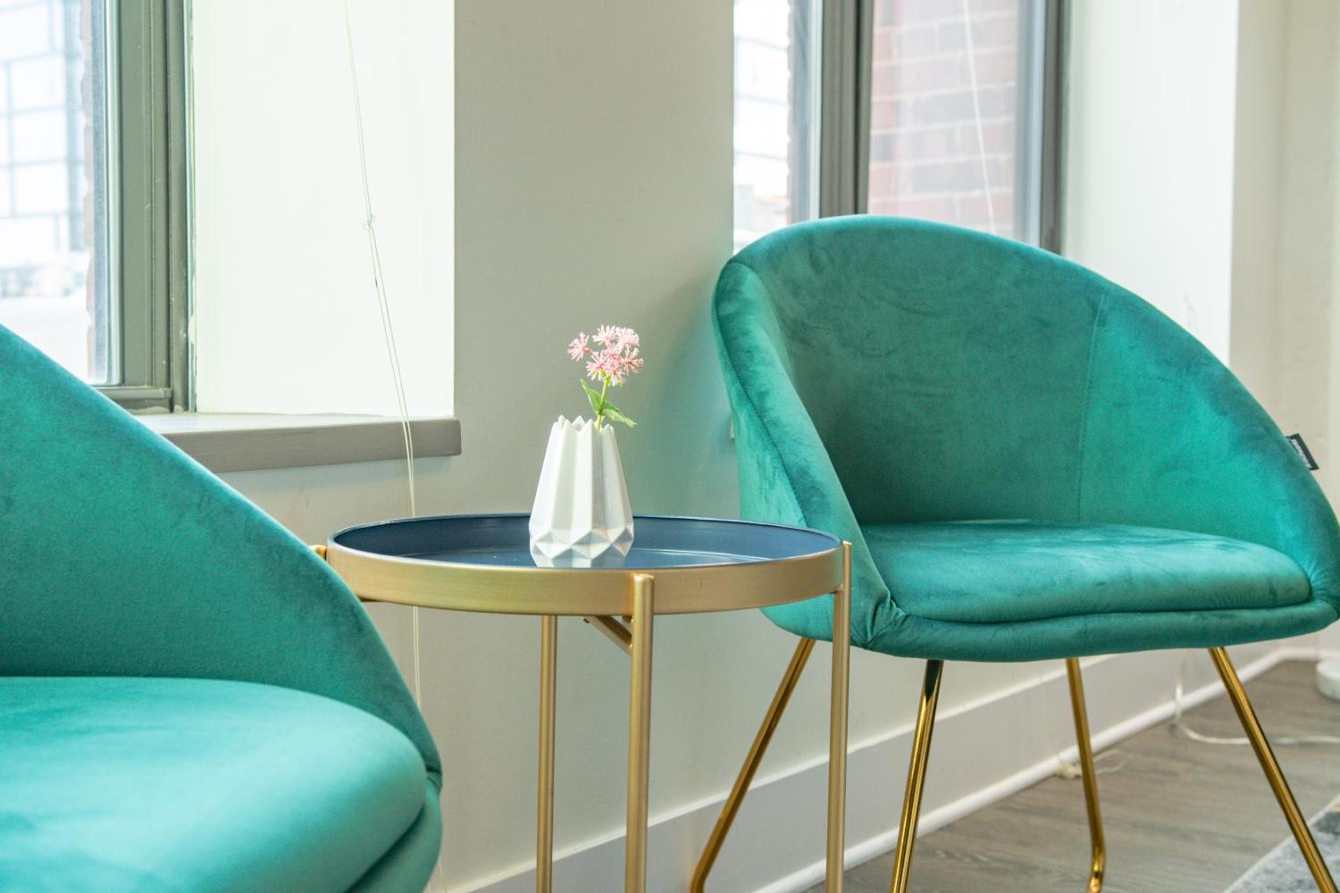 Convenient 2BR Suite in Prime Location with Gym Access & Optional Parking Near McCormick Place and Soldier Field