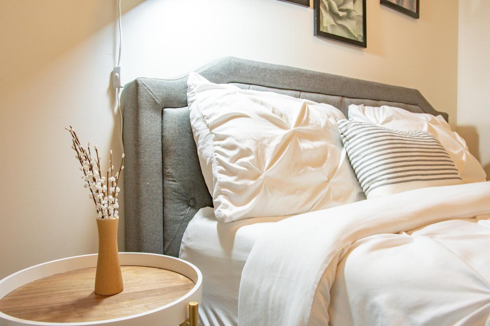 Convenient 2BR Suite in Prime Location with Gym Access & Optional Parking Near McCormick Place and Soldier Field