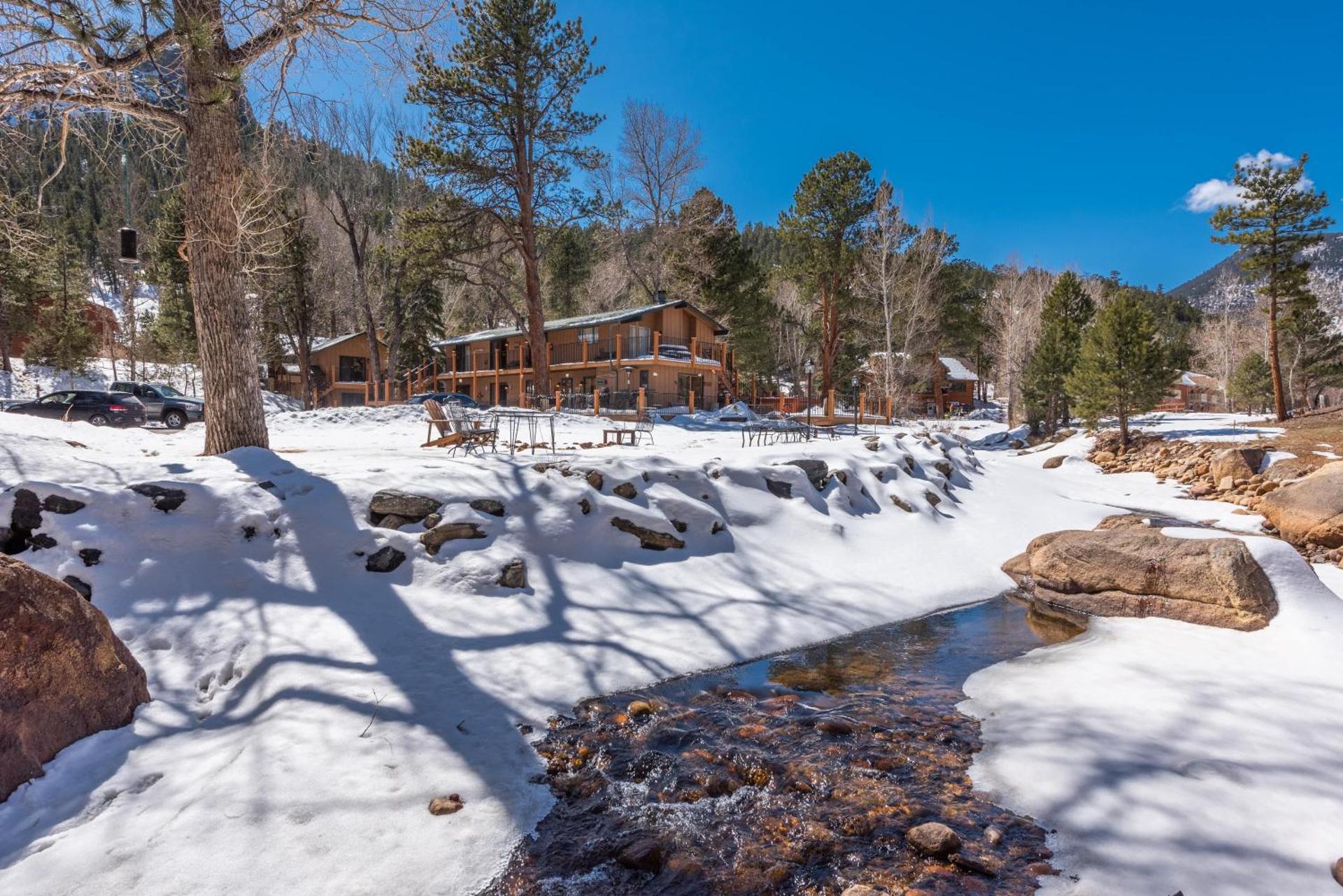 4 Seasons Inn on Fall River