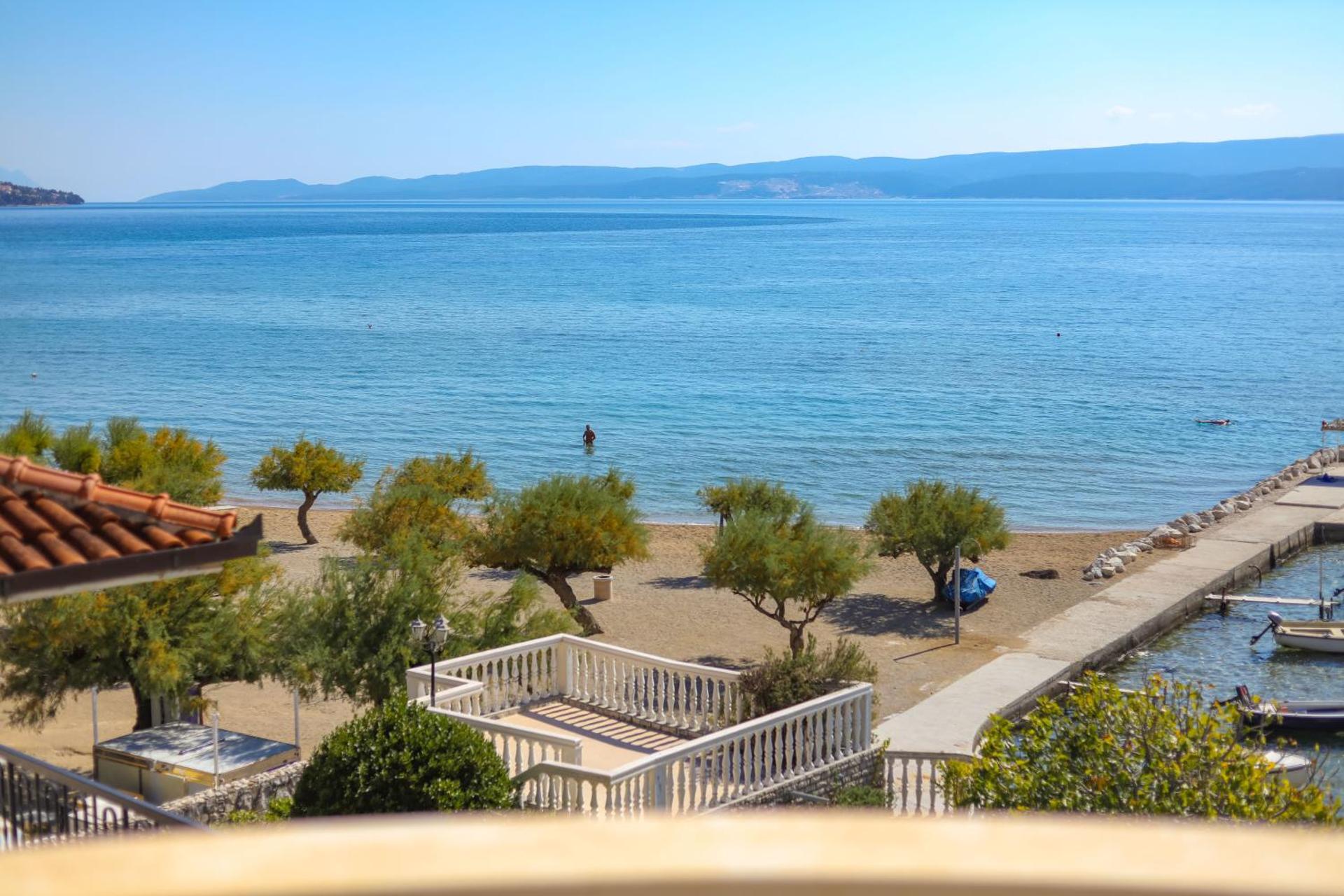 Apartment Aria with private heated pool