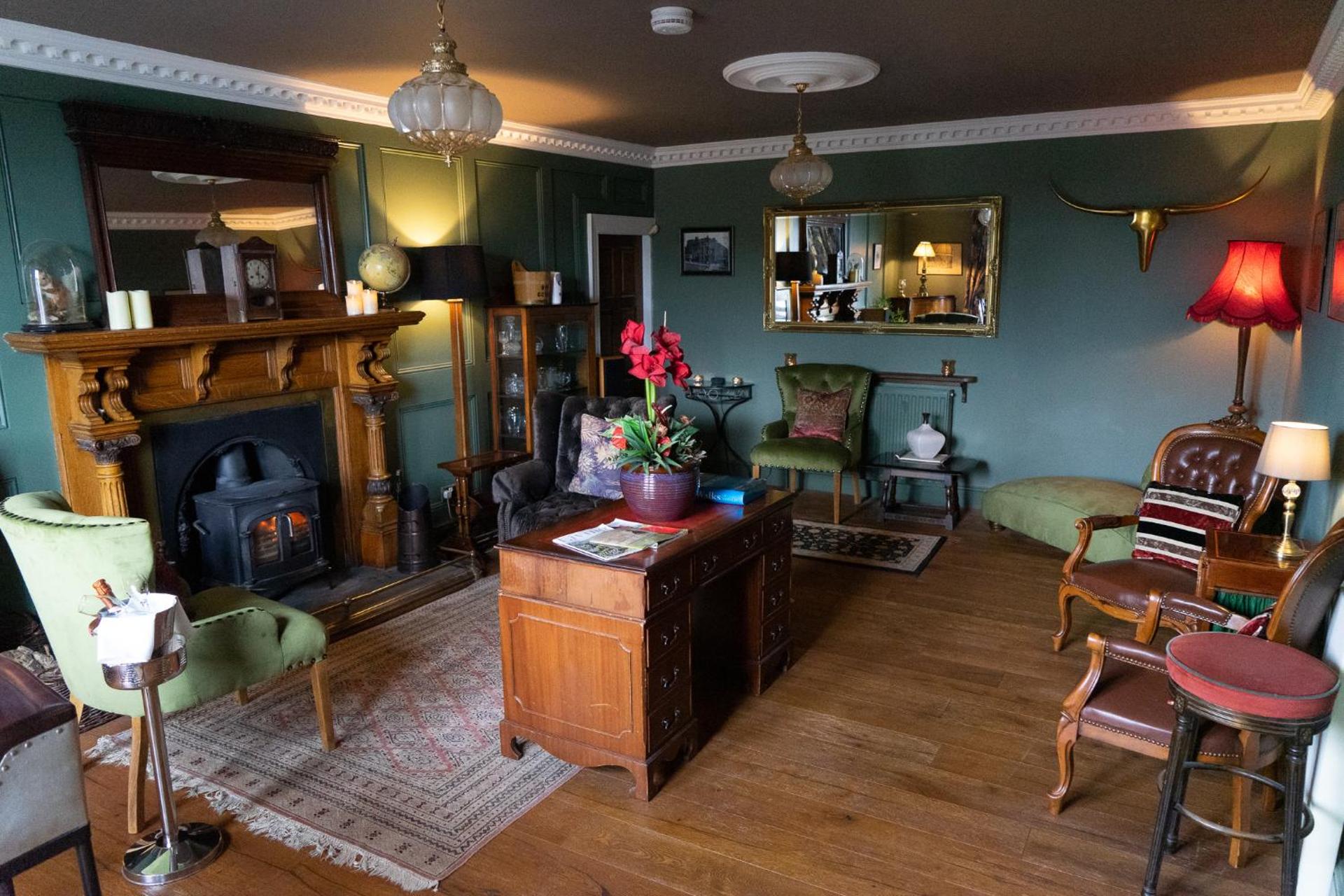 Communal lounge/ TV room