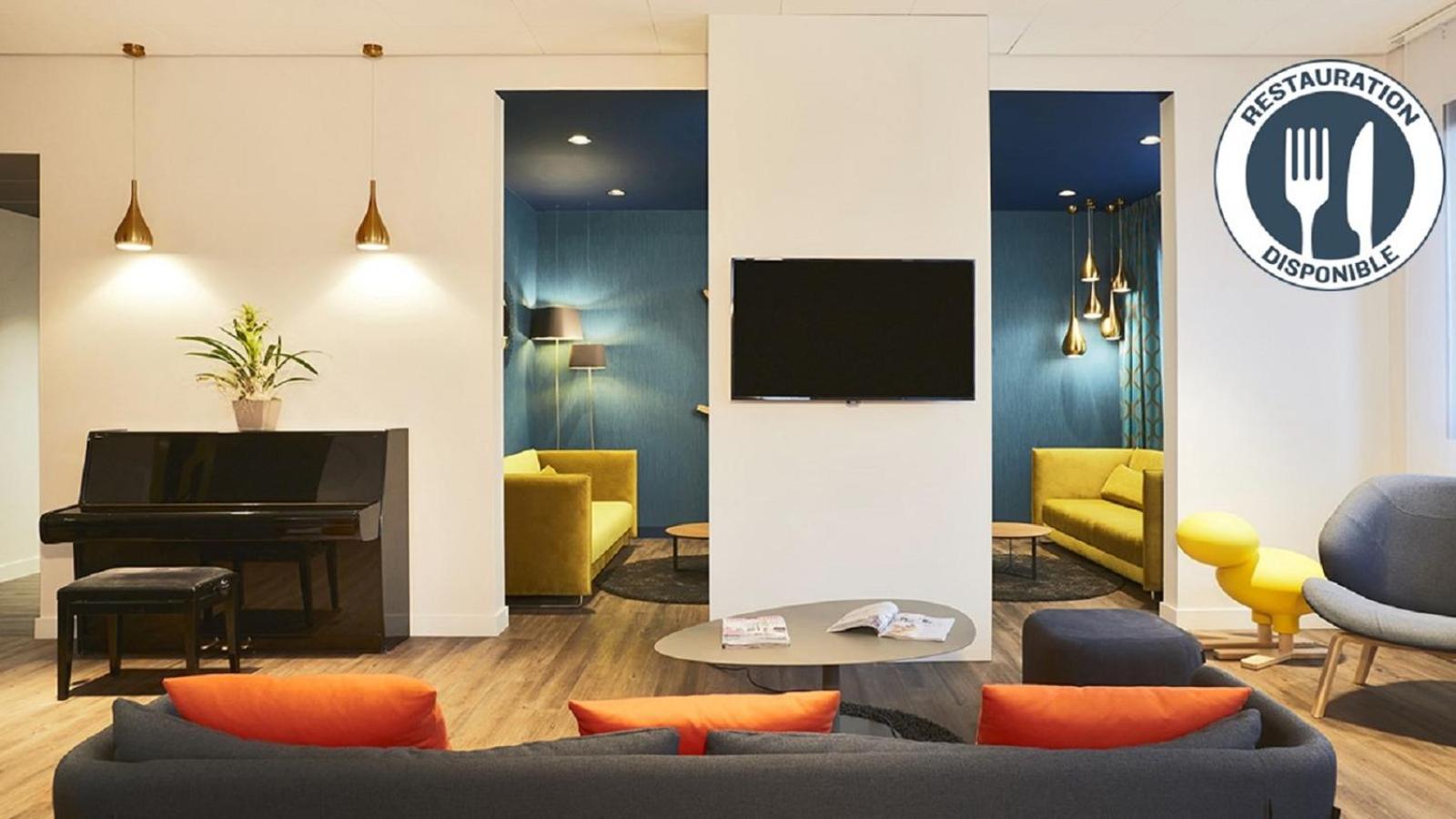 Communal lounge/ TV room