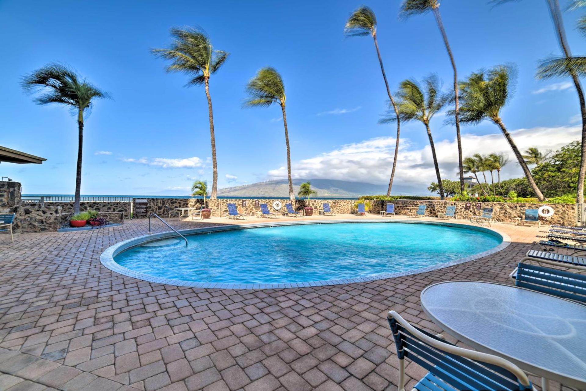 Ocean-View Kihei Condo with Lanai Steps to Beach!