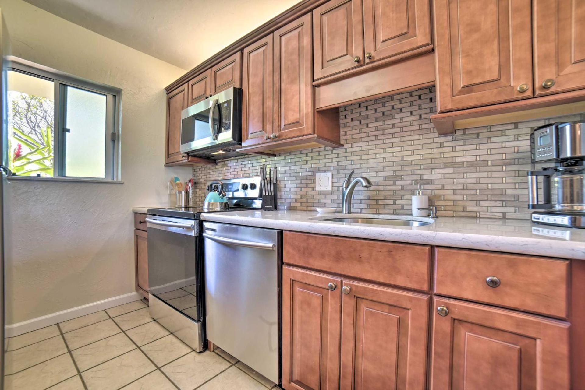 Ocean-View Kihei Condo with Lanai Steps to Beach!