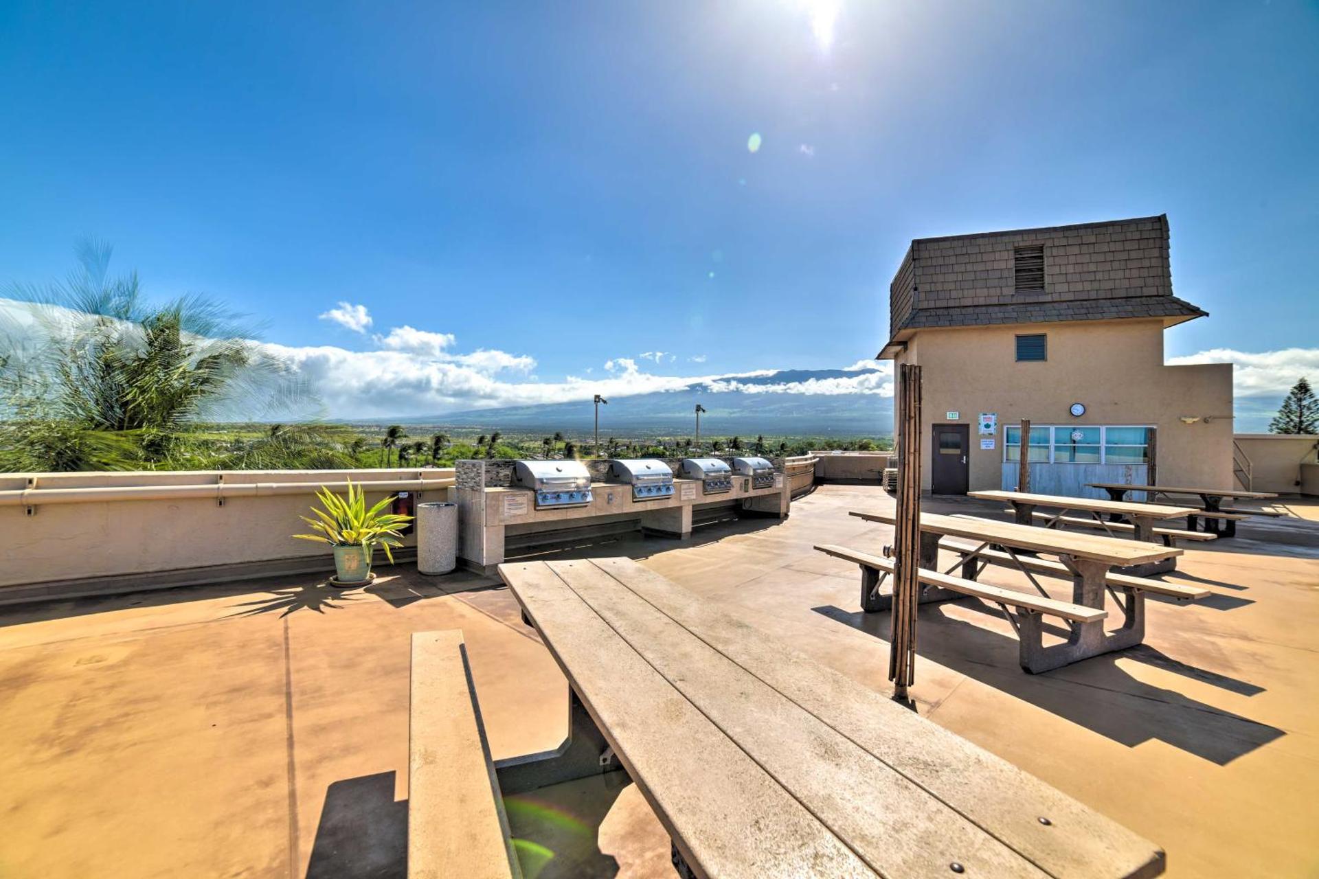 Ocean-View Kihei Condo with Lanai Steps to Beach!