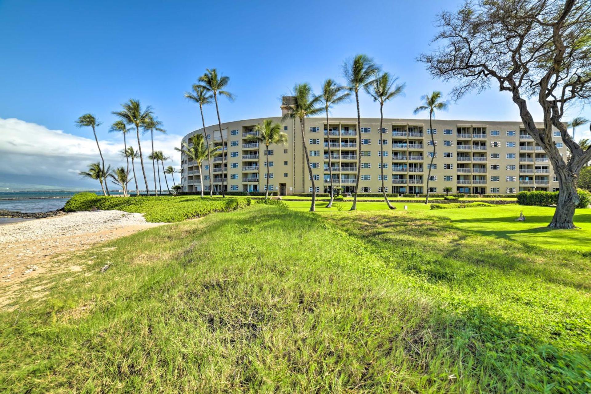Ocean-View Kihei Condo with Lanai Steps to Beach!