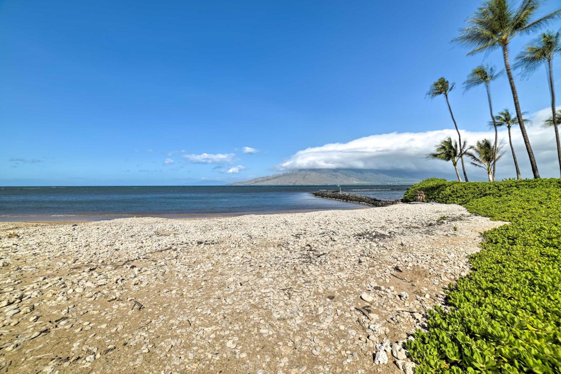 Ocean-View Kihei Condo with Lanai Steps to Beach!