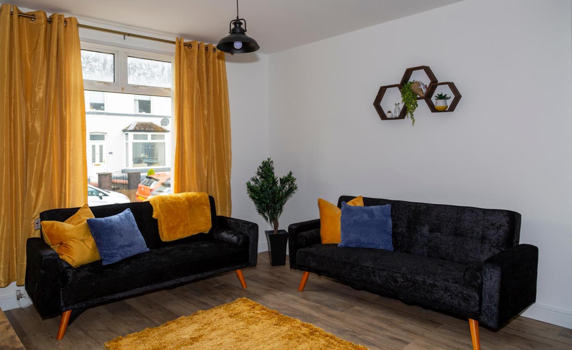 Family friendly, Modern House just 1m from Bike Park Wales