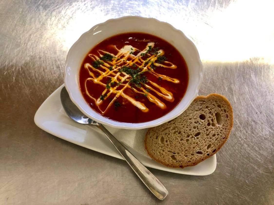 MAXMILLIAN Pension & Restaurant