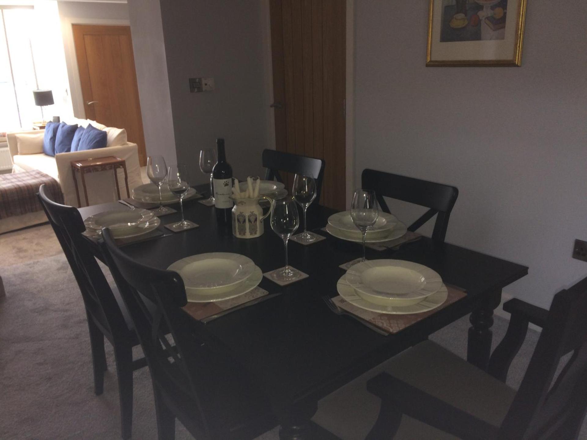 40 Newgate Barnard Castle -Central Location - Court Yard - Dog Friendly - Sleeps 7 - Wood Burner - Complimentary Logs & Wine - Smart TV