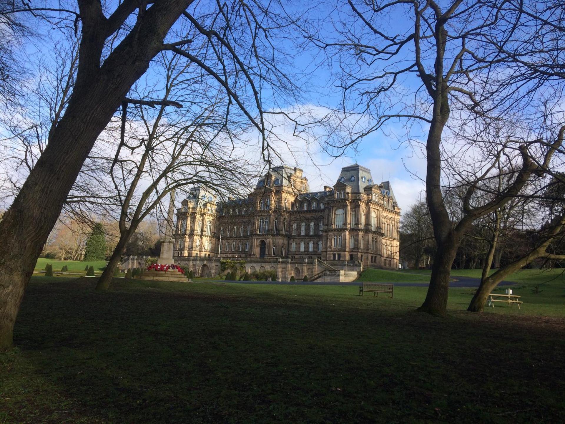 40 Newgate Barnard Castle -Central Location - Court Yard - Dog Friendly - Sleeps 7 - Wood Burner - Complimentary Logs & Wine - Smart TV