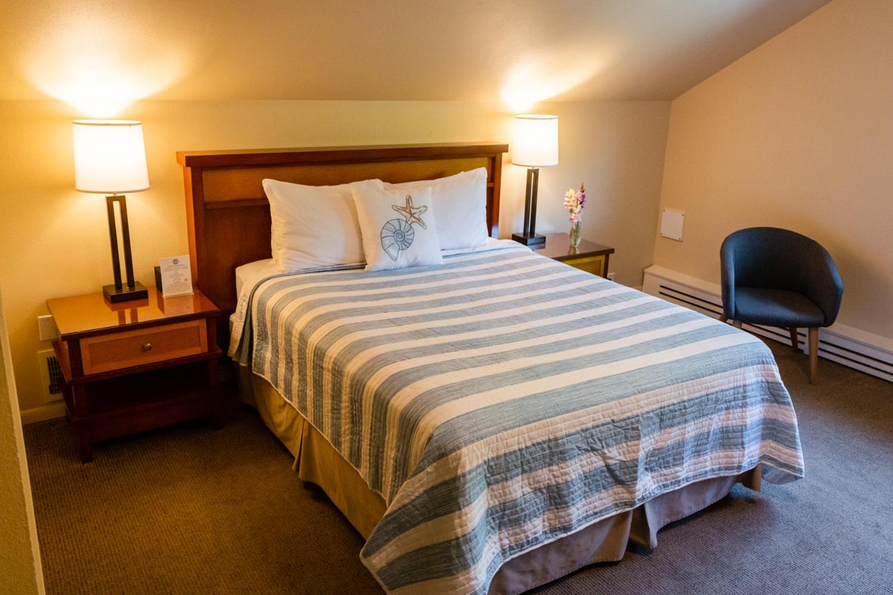 Værelse med queensize-seng