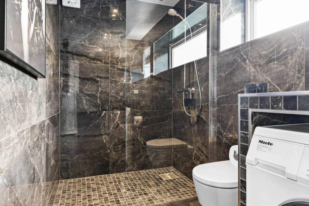 Modern cabin with a panoramic view of the Oslo Fjord