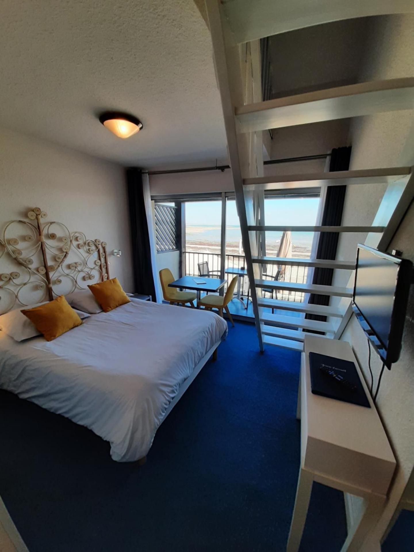 Family Room with Sea View