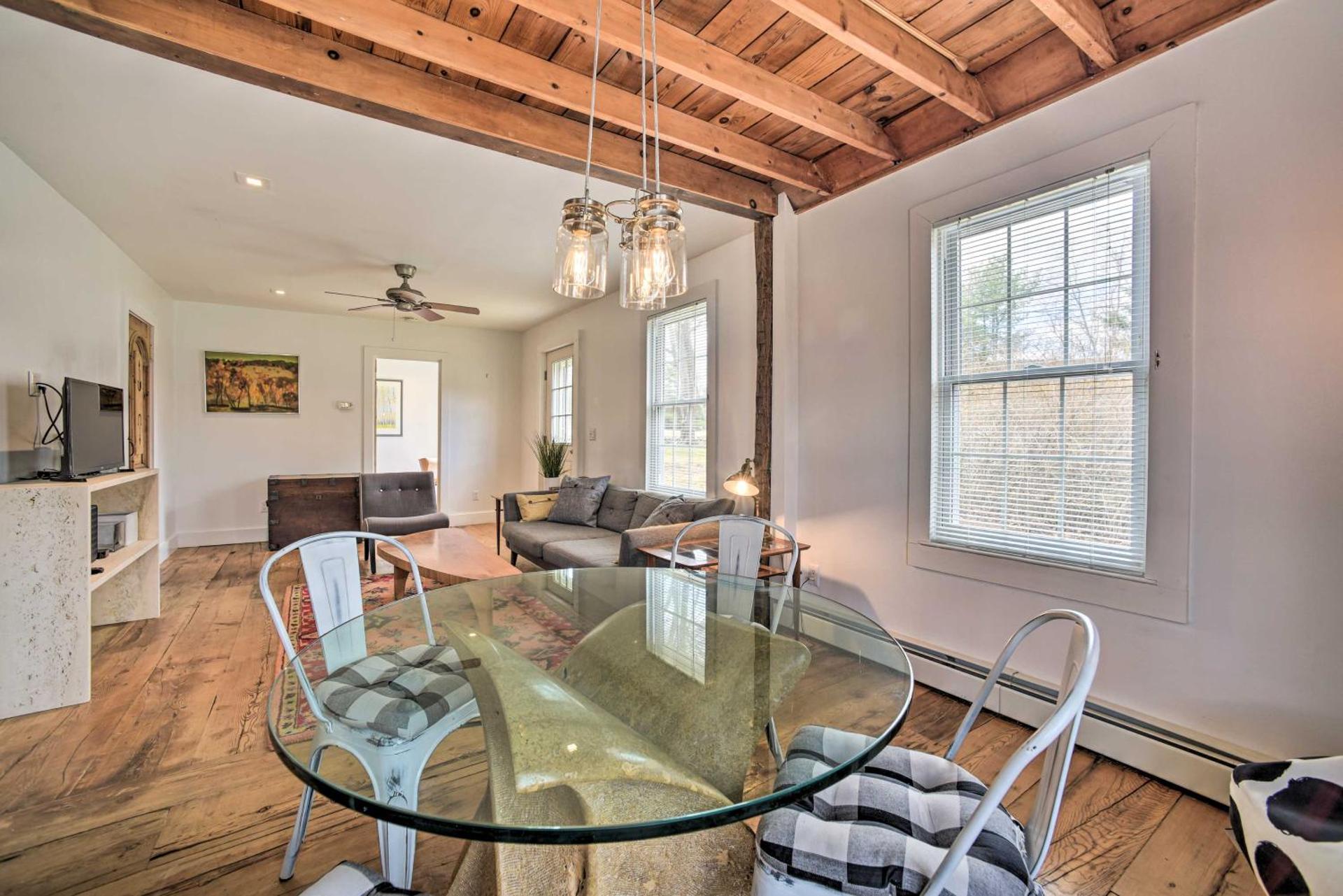 Charming Cottage with Yard - 2 Mi to Tinker St!