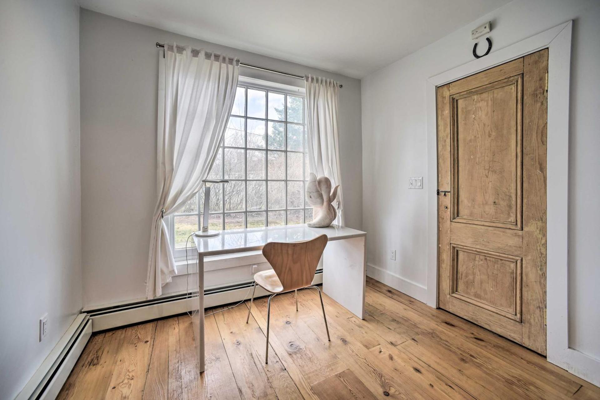 Charming Cottage with Yard - 2 Mi to Tinker St!