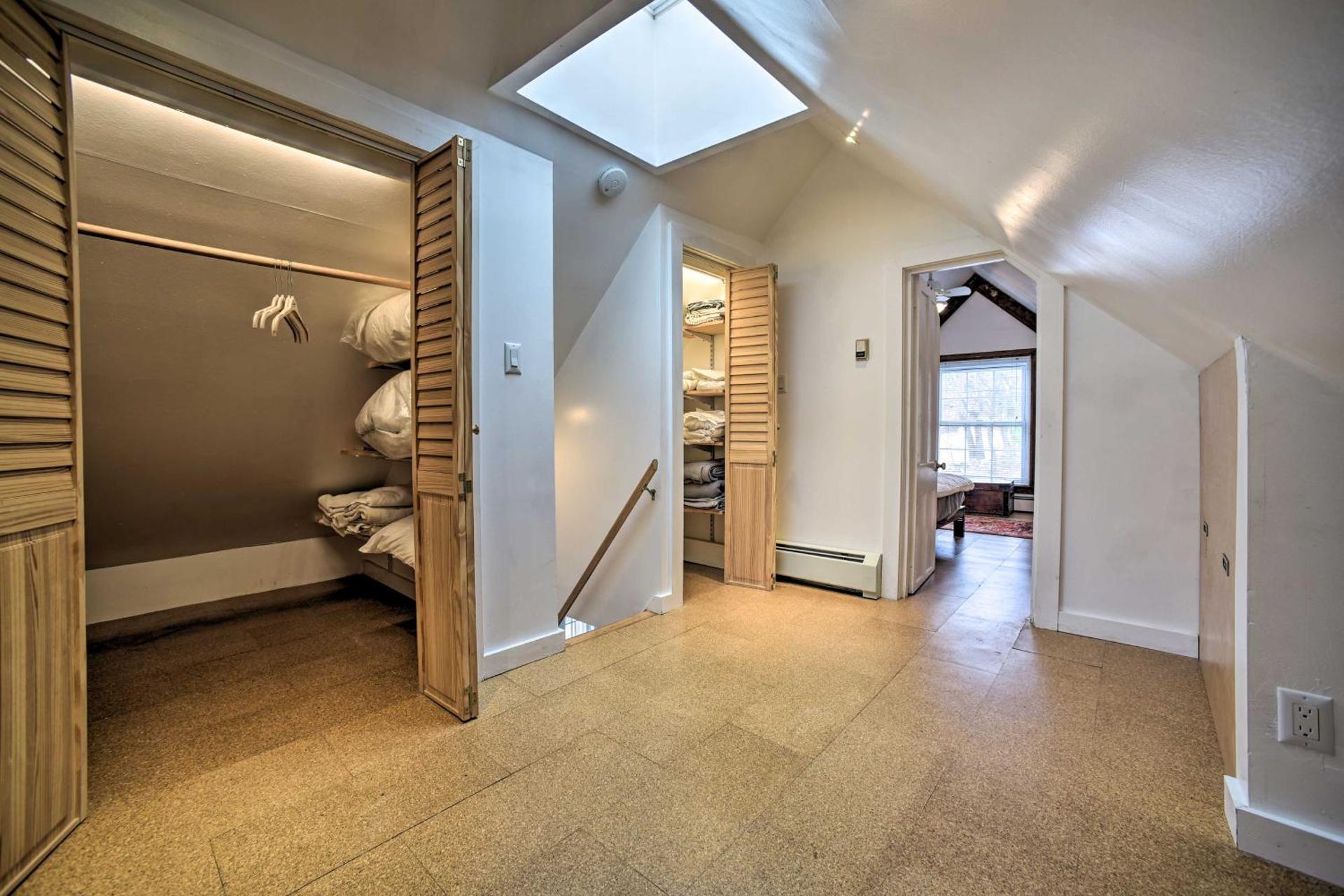 Charming Cottage with Yard - 2 Mi to Tinker St!