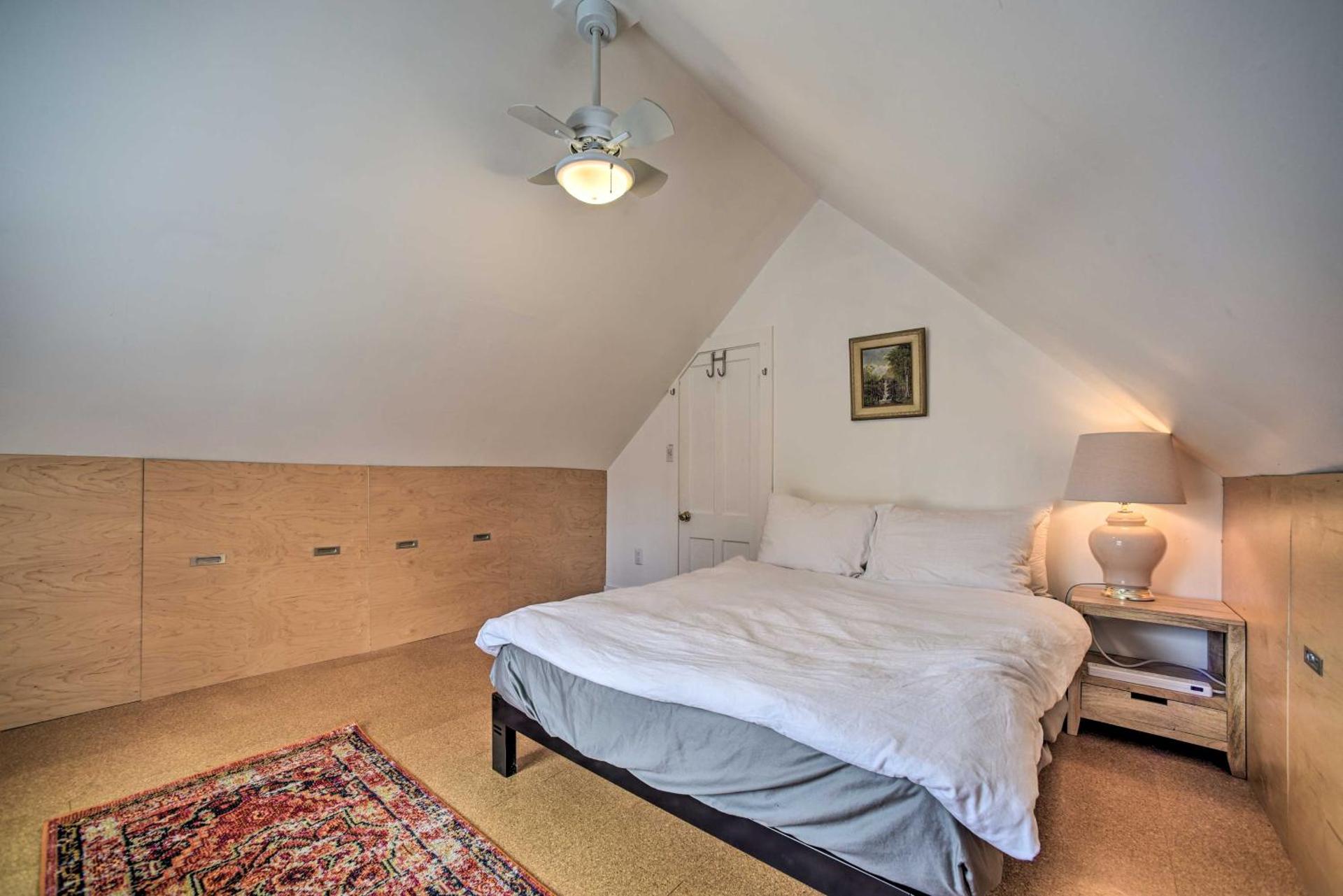 Charming Cottage with Yard - 2 Mi to Tinker St!