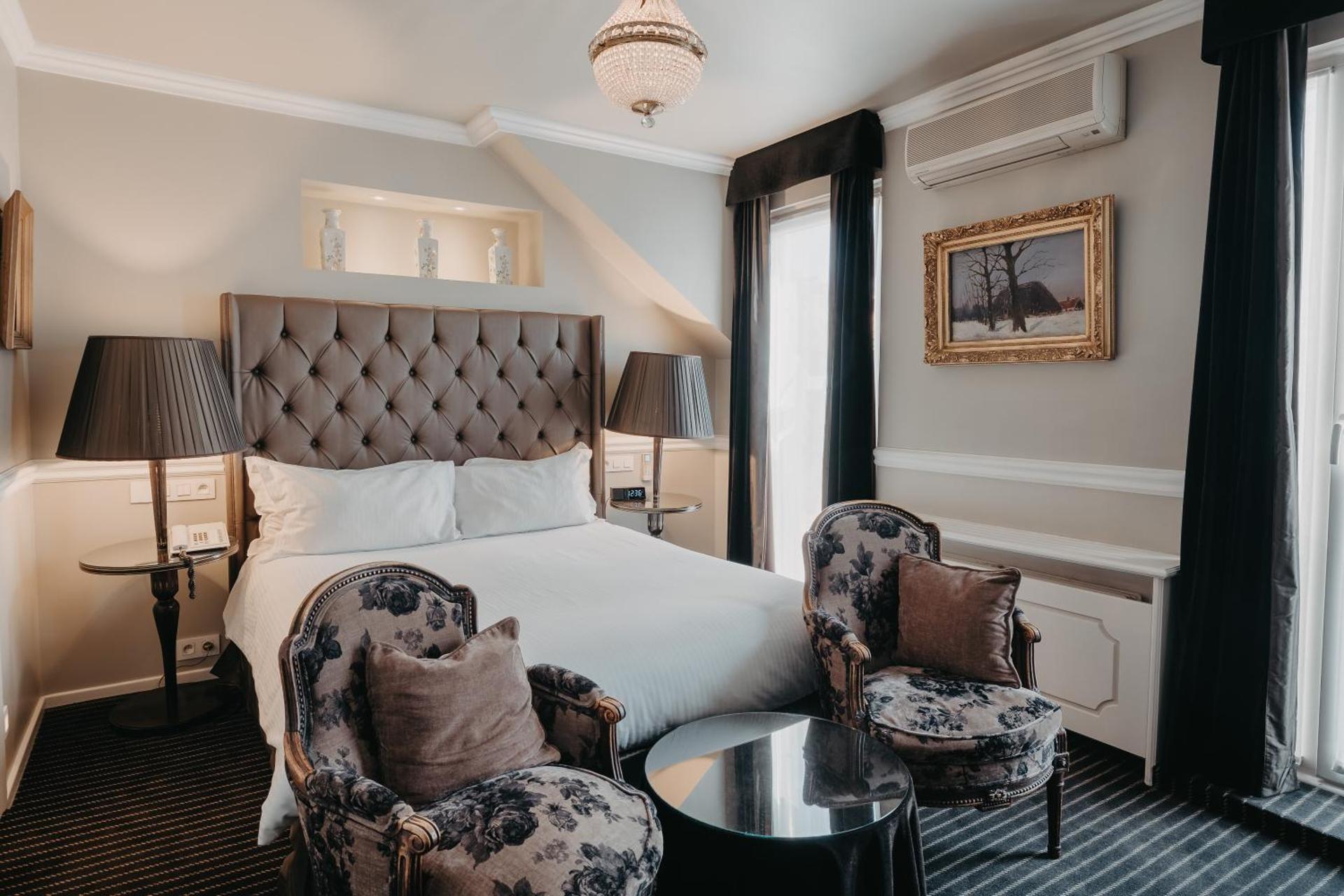 Photo of the whole room