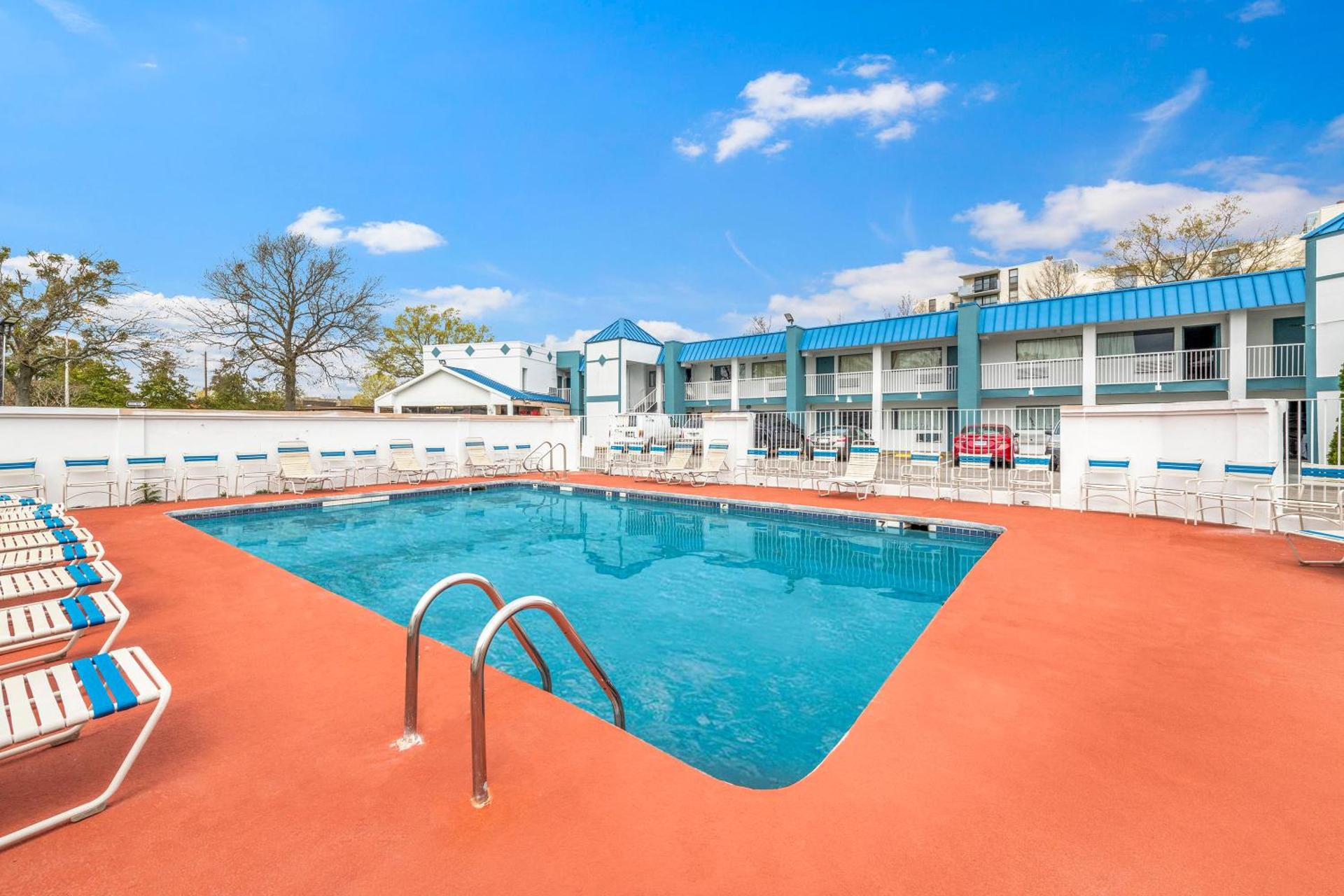 Super 8 by Wyndham Portsmouth - Norfolk