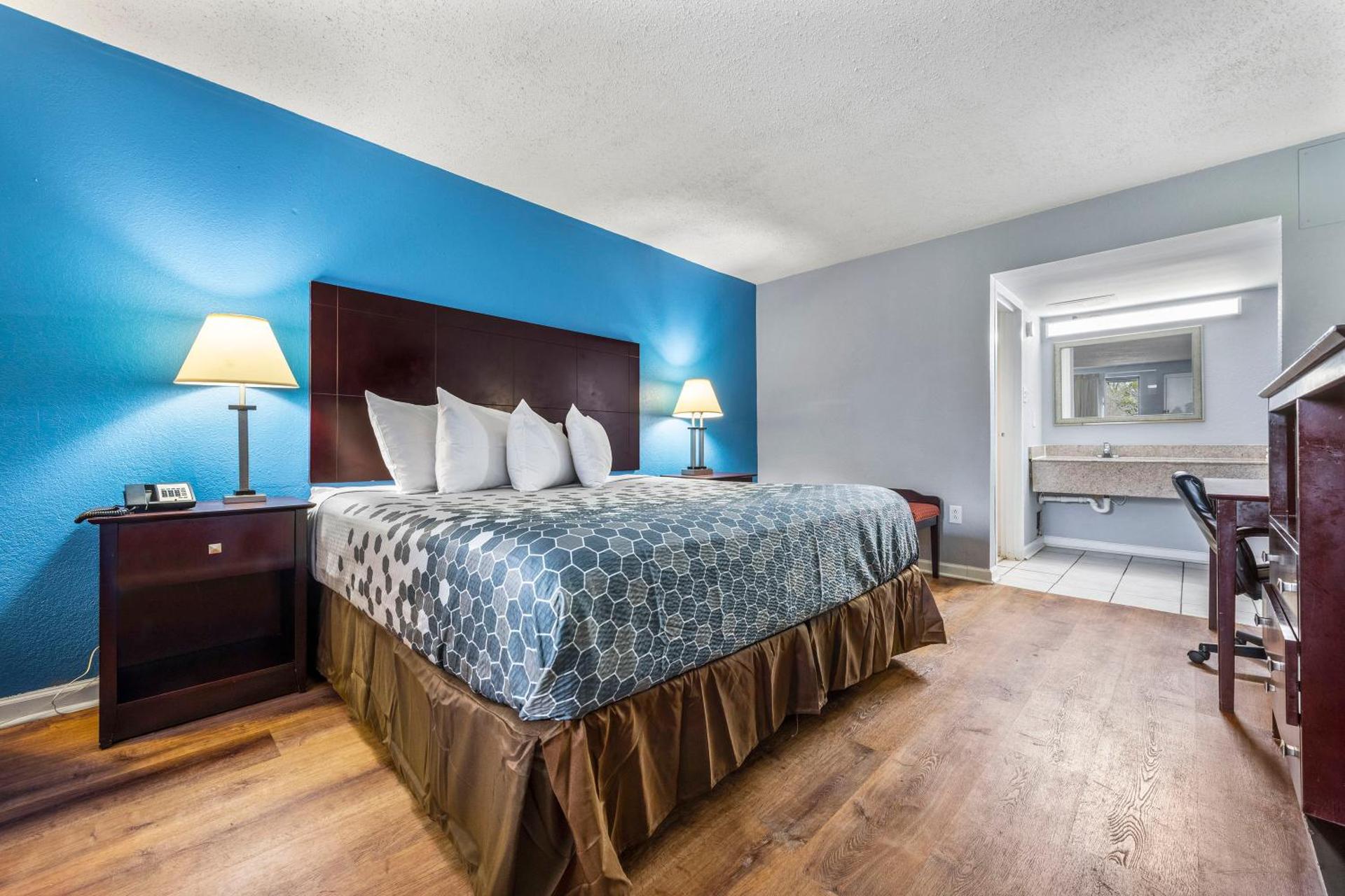 Super 8 by Wyndham Portsmouth - Norfolk