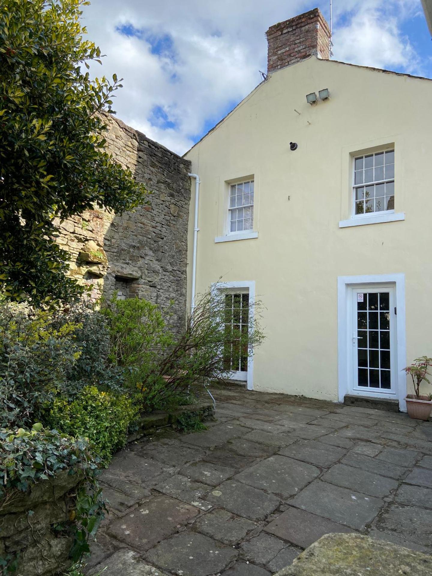 Robinsons Cottage, central and quiet