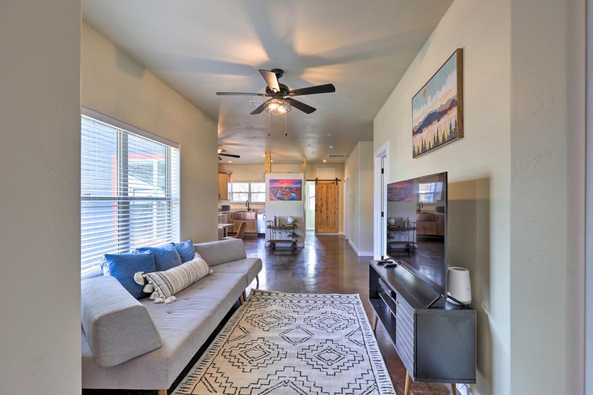 Modern Retreat 3 Blocks to Dtwn Williams and Rte 66