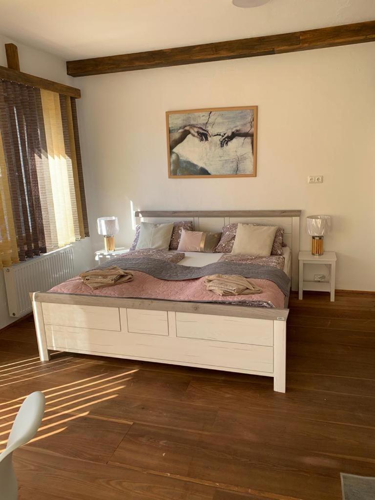 Apartment with Mountain View