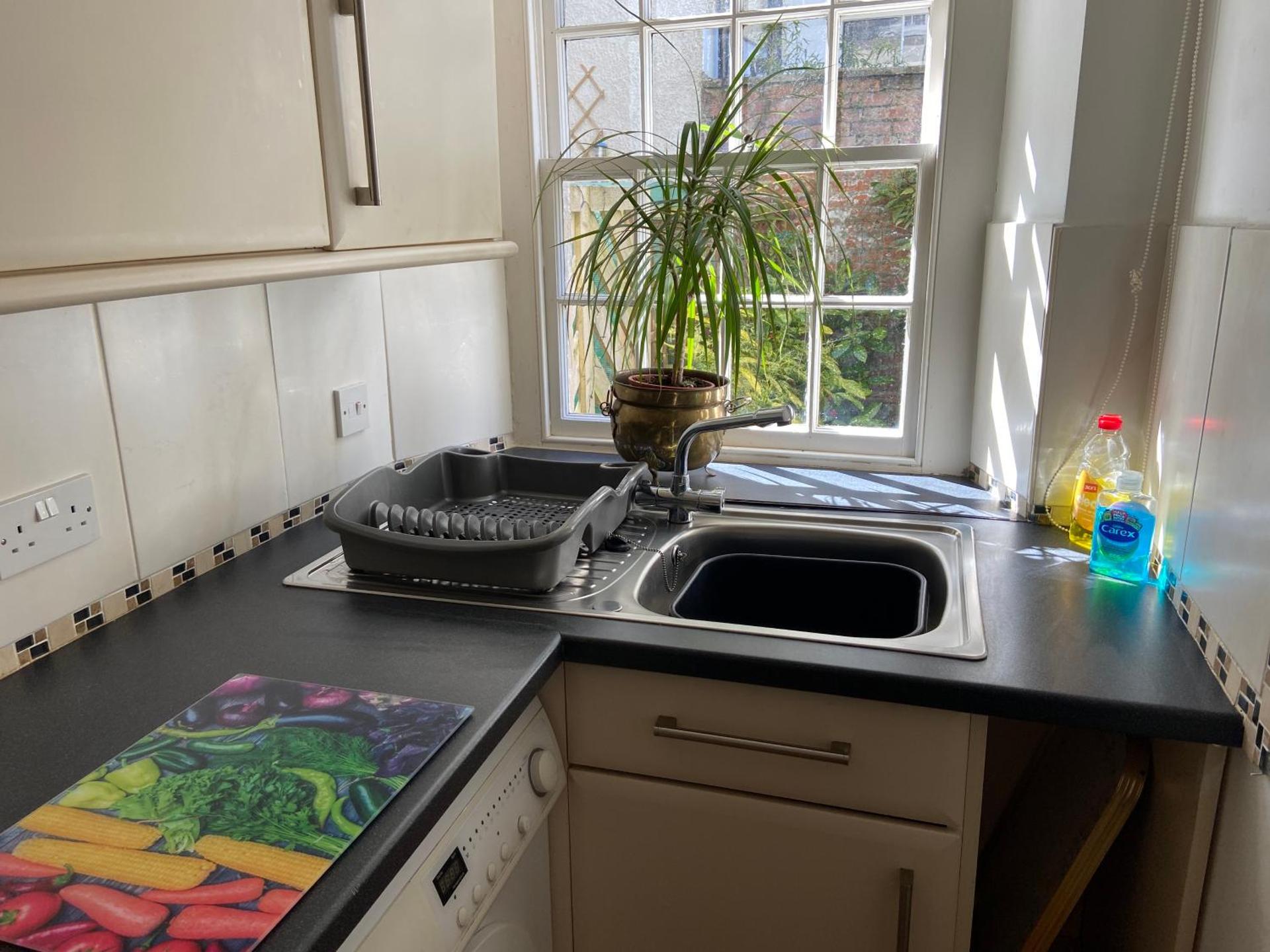 Robinsons Cottage, central and quiet