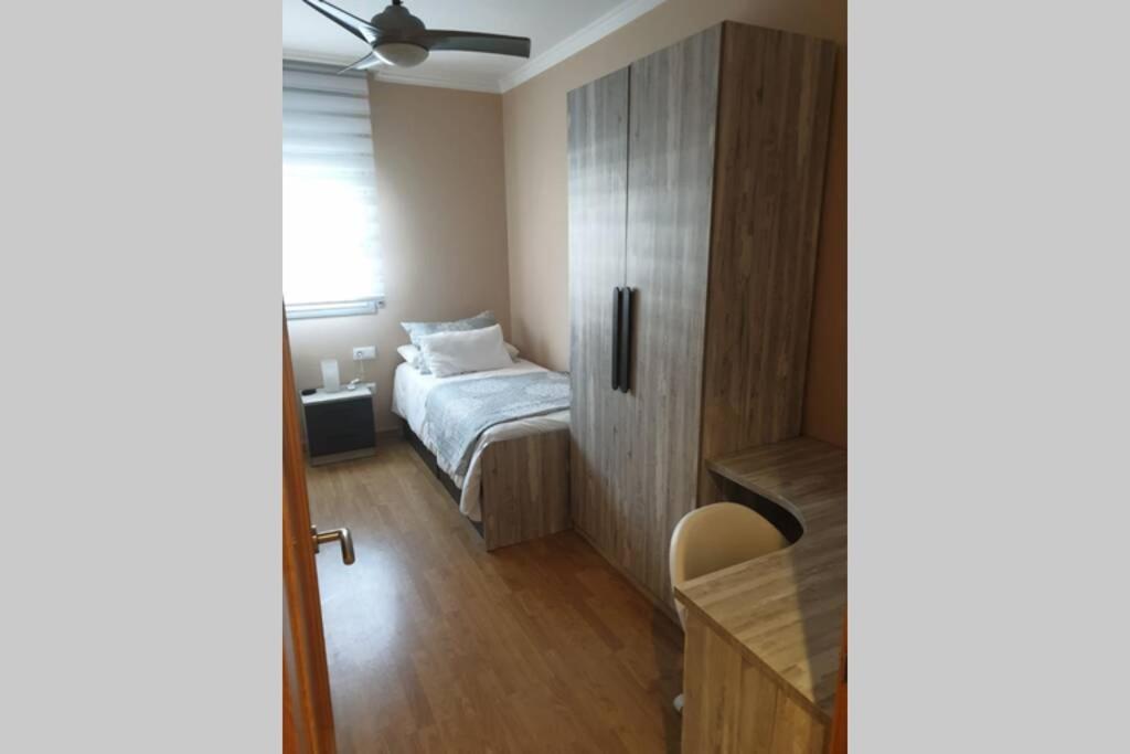 Apartamento para 5 personas frente al mar con piscina y parking