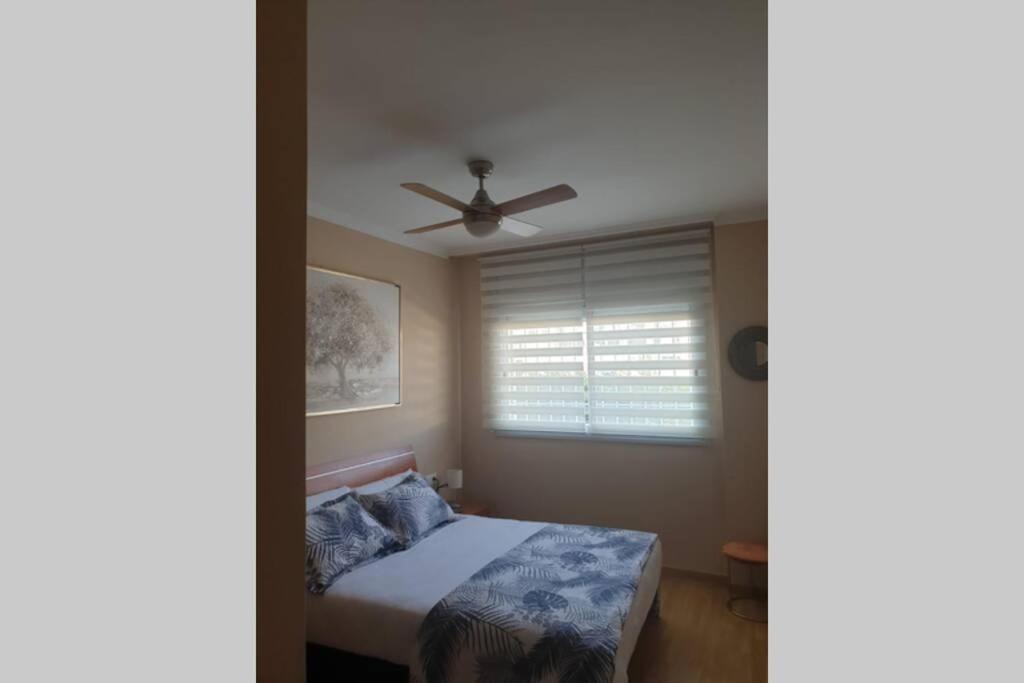 Apartamento para 5 personas frente al mar con piscina y parking