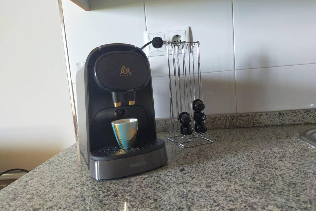 Apartamento para 5 personas frente al mar con piscina y parking