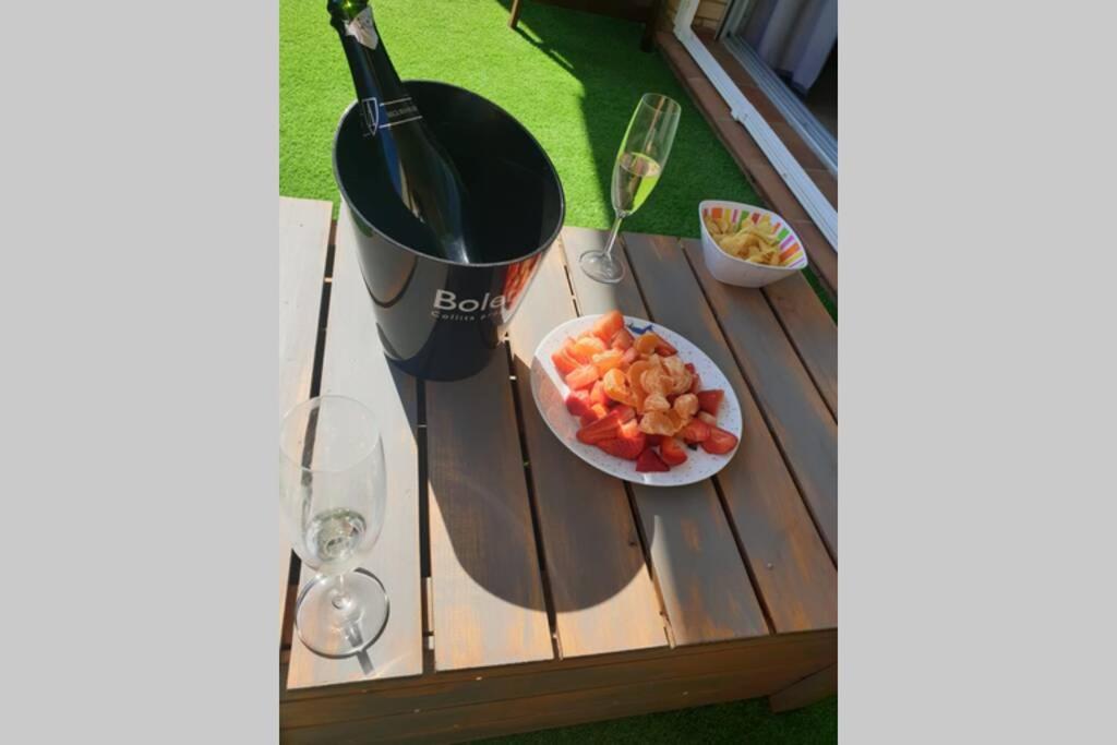 Apartamento para 5 personas frente al mar con piscina y parking