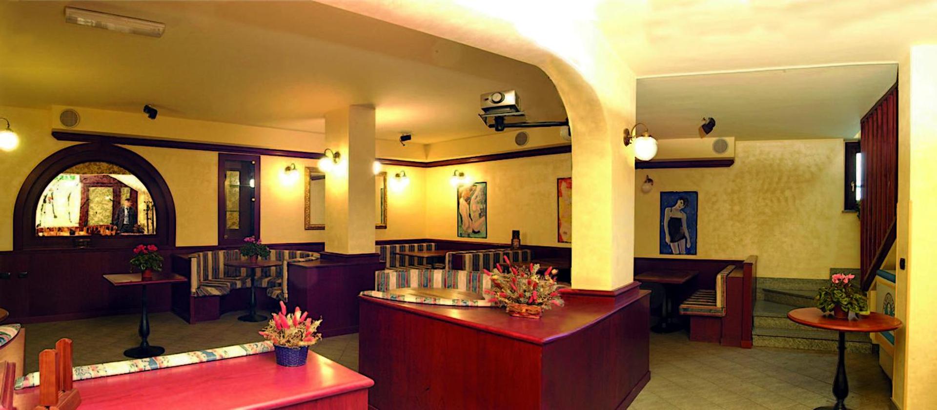 Communal lounge/ TV room