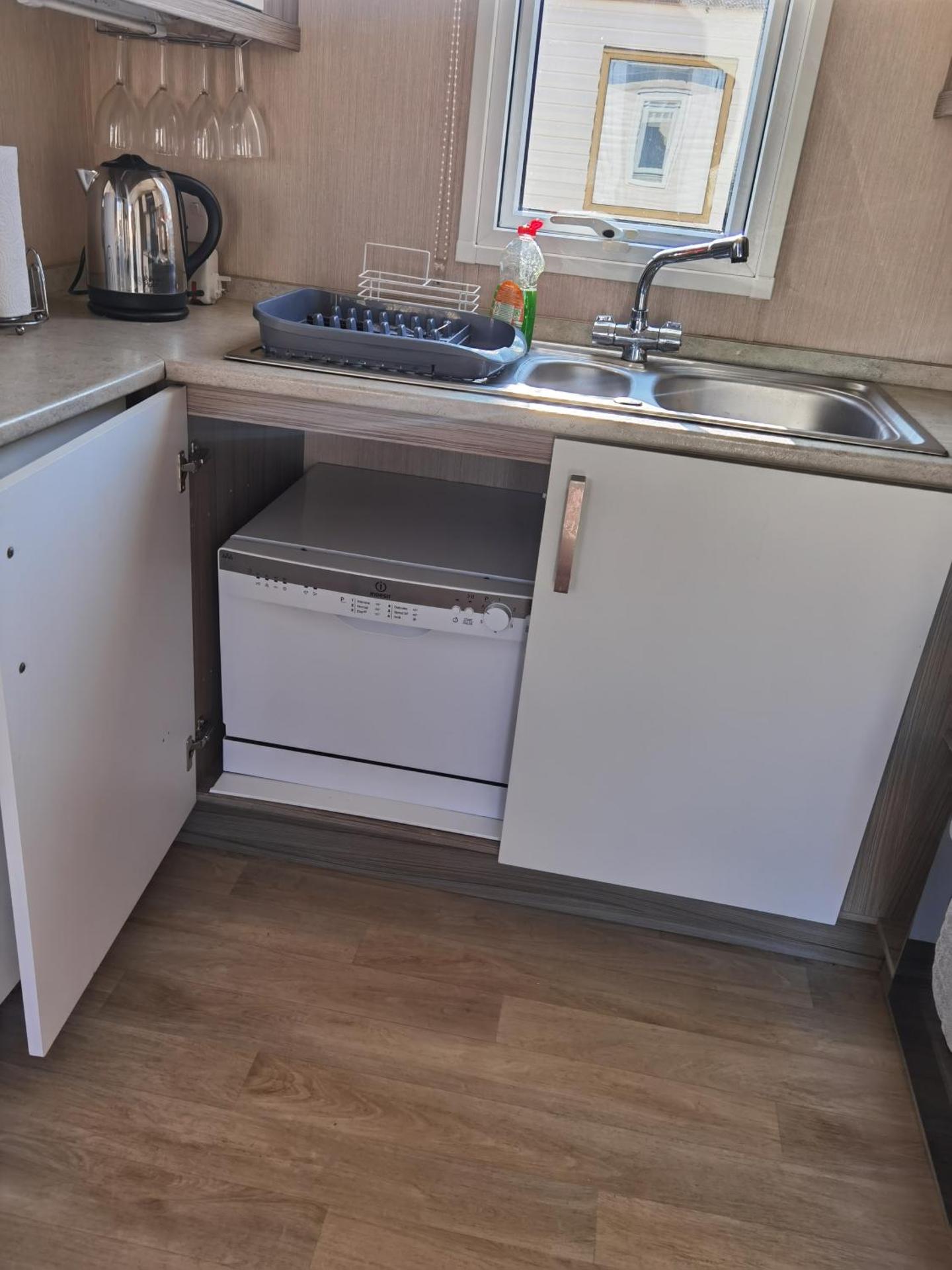 3 bedroom caravan with hot tub Tattershall lakes