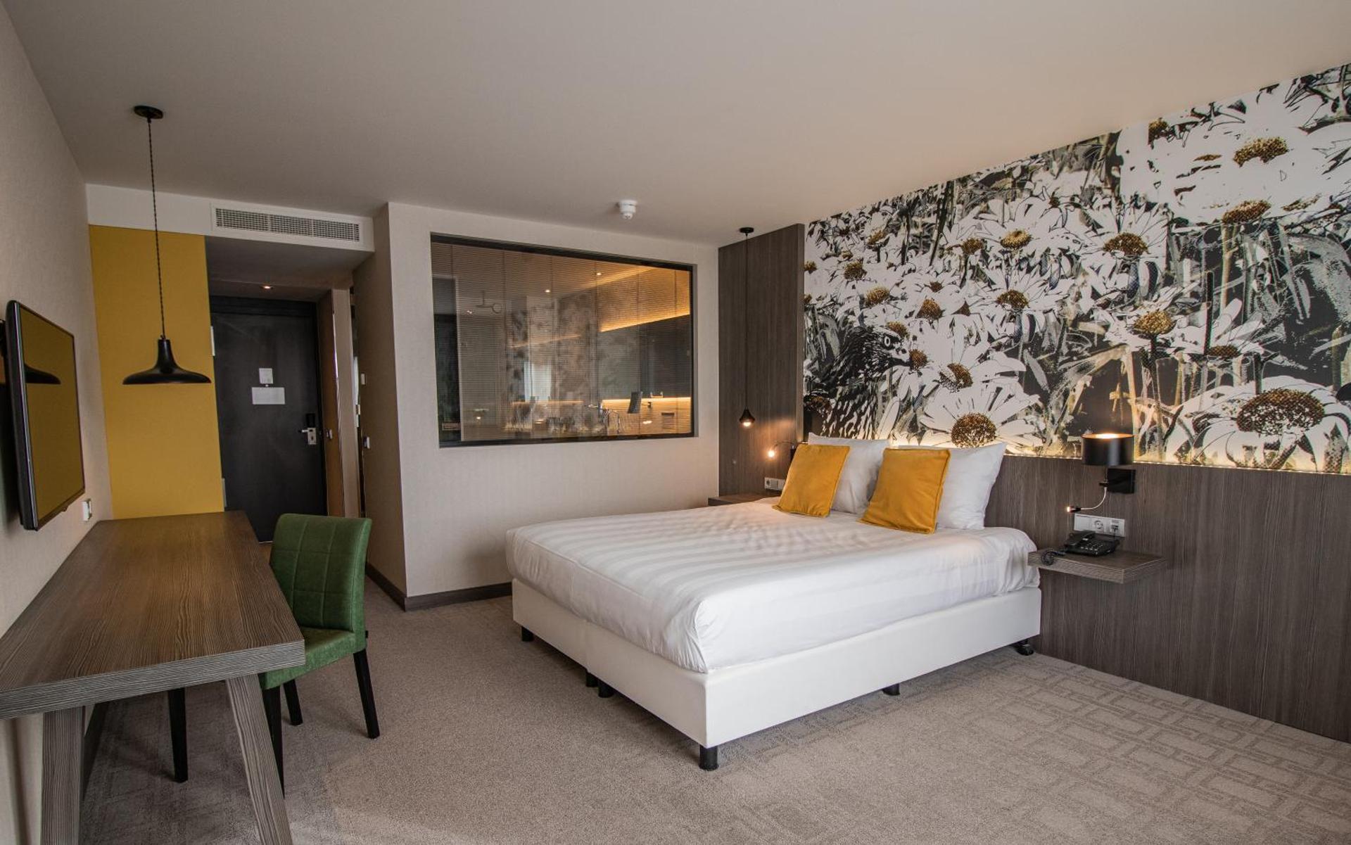 Comfort King Room with Garden View