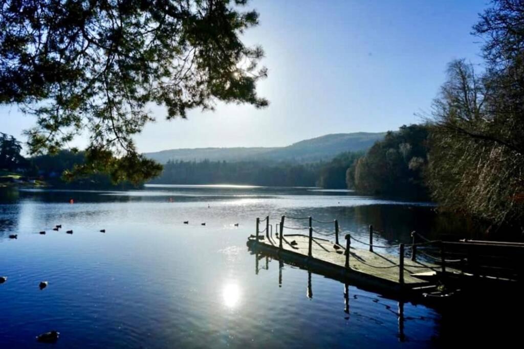 Beautiful 2 Bedroom, 2 Bathroom Flat with Parking.