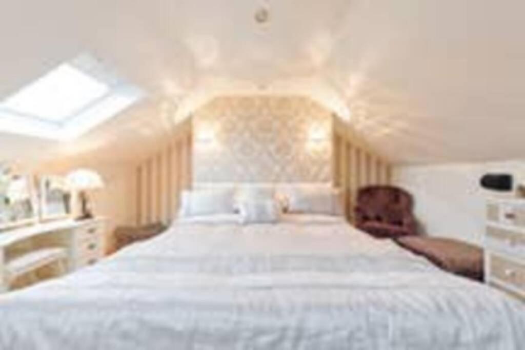 Oakville Entire House