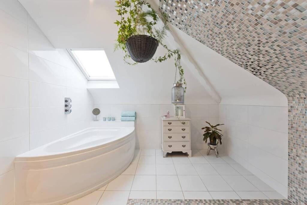 Oakville Entire House