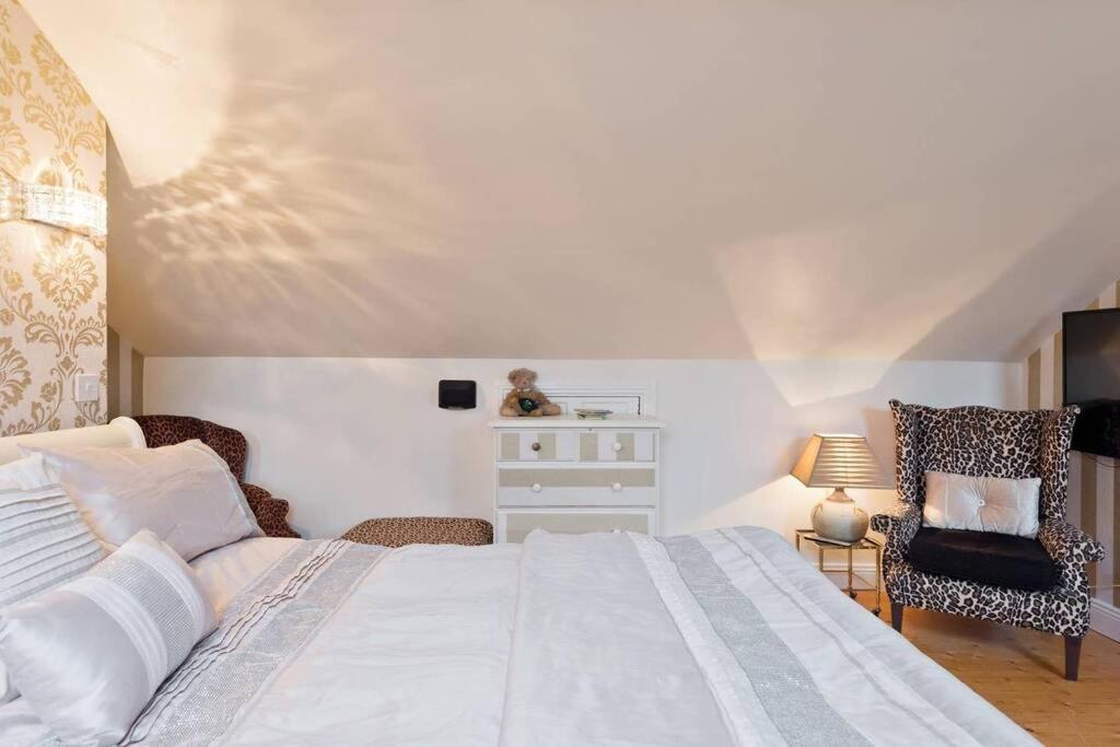 Oakville Entire House