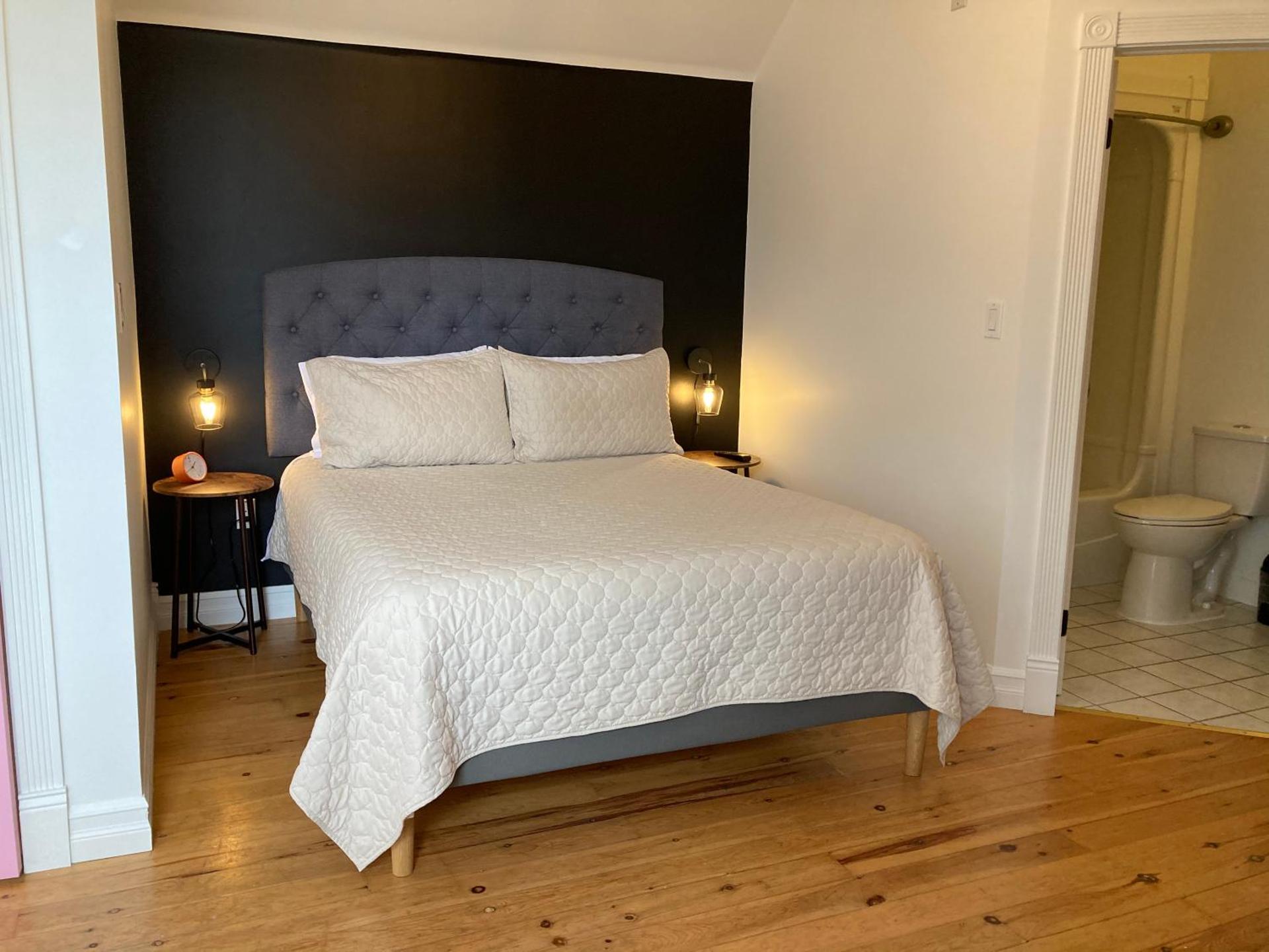 Groundswell Pub & Inn