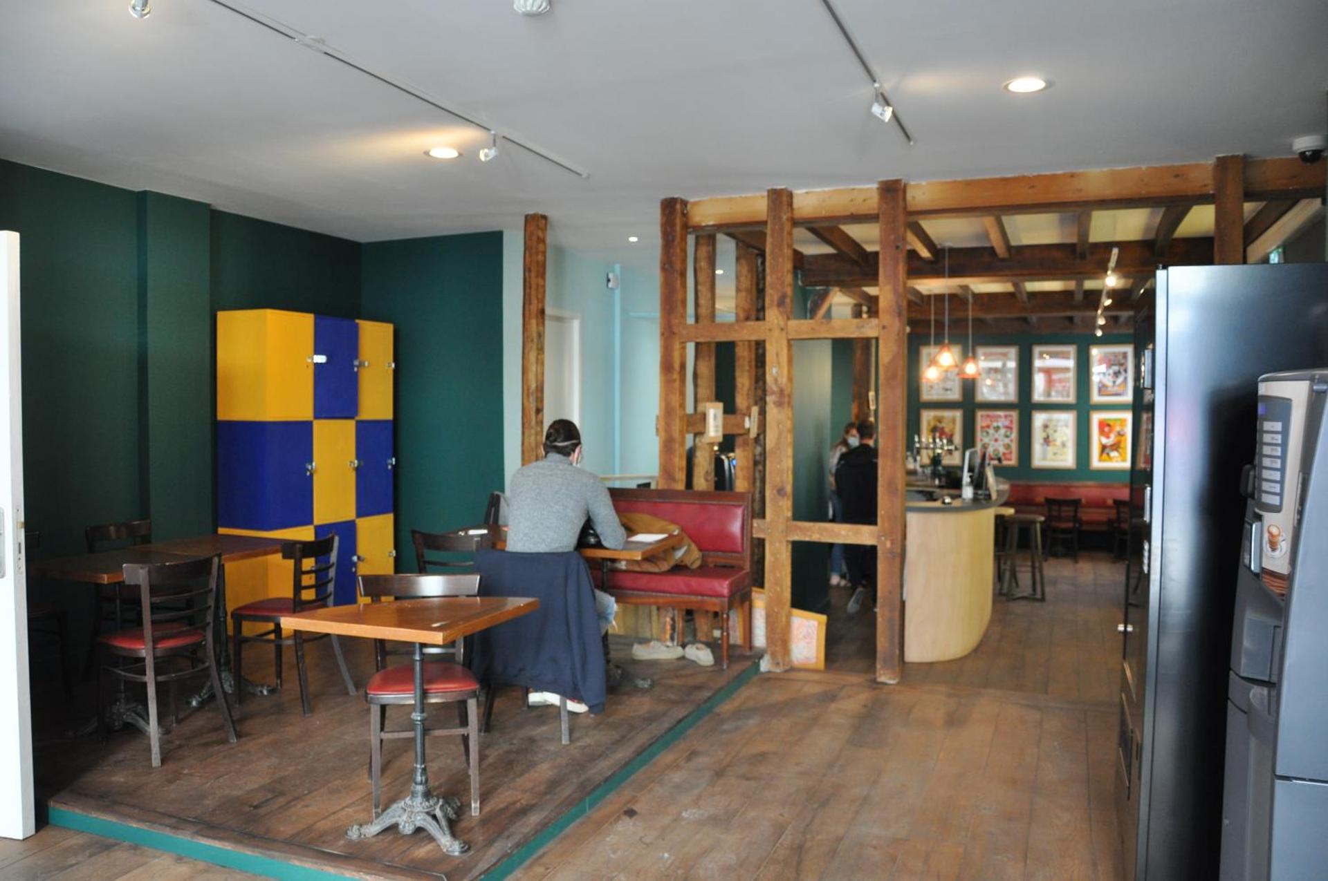 Communal lounge/ TV room