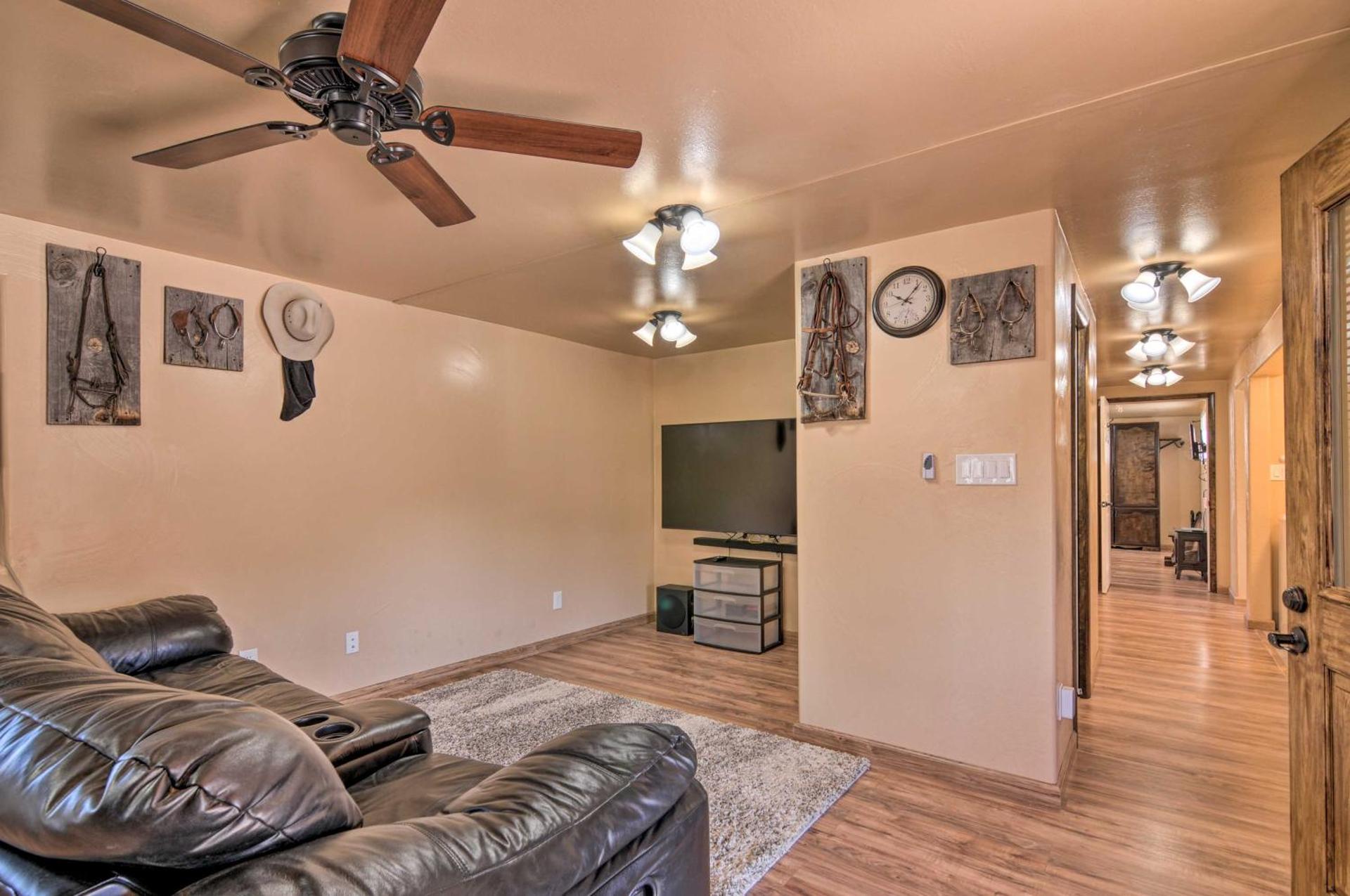 Cozy Home with Canyon Views 2 Mi to Grand Staircase